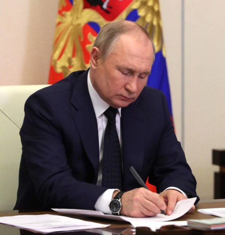 Владимир Путин расширил страховые компенсации на добровольцев, подписавших контракт с Росгвардией