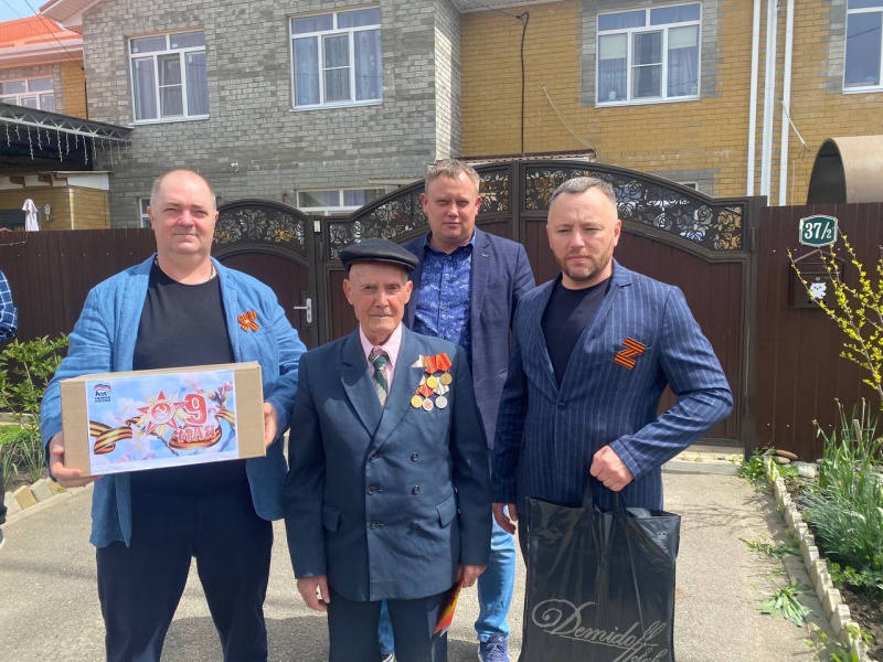 В преддверии праздника Дня Победы депутаты Думы Шпаковского округа навестили и поздравили ветеранов
