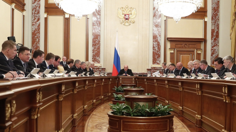 Президент и Правительство РФ сосредоточены на решении внутренних экономических проблем.