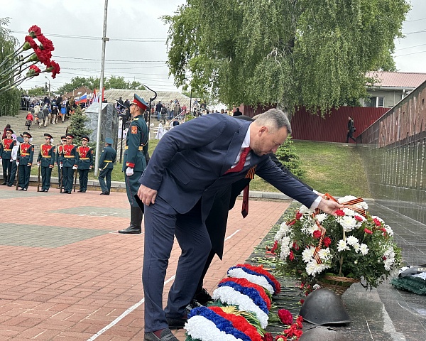 Депутаты Думы Шпаковского округа поздравили ветеранов Великой Отечественной войны и почтили память погибших в годы войны