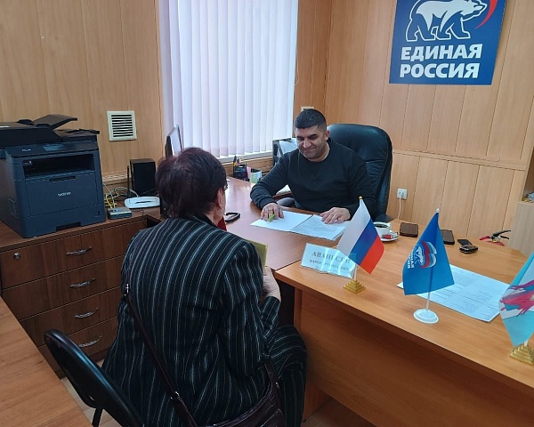 Депутаты провели приемы по вопросам защиты прав граждан в трудовой сфере