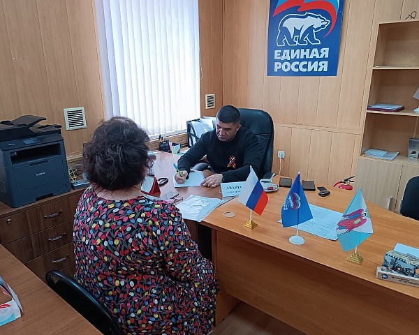 Депутаты провели приемы по вопросам защиты прав граждан в трудовой сфере
