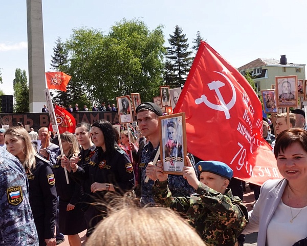 Символом сплочения народа стали масштабные шествия «Бессмертного полка» в городах России