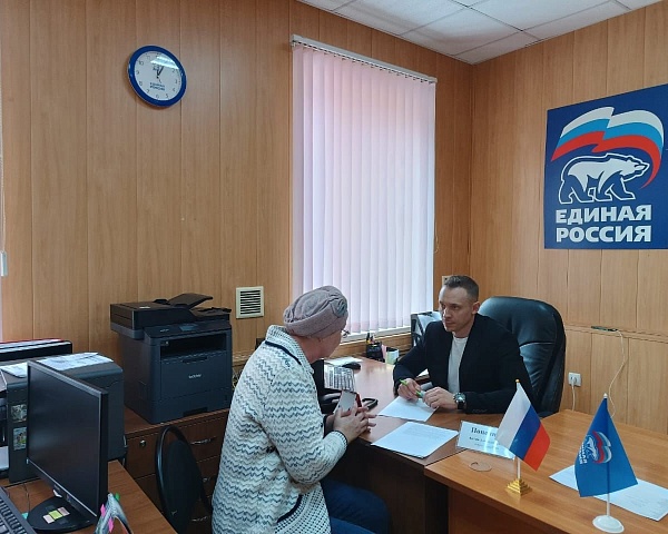 Депутаты провели приемы по вопросам защиты прав граждан в трудовой сфере